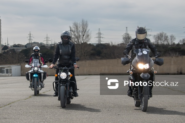 Motosikletçi qadınlar: Evelin Mustafa Abbasova və Natəvan Xanməmmədli