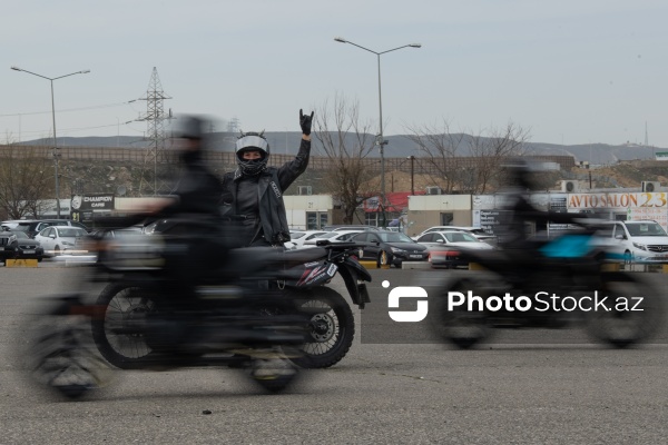Motosikletçi qadınlar: Evelin Mustafa Abbasova və Natəvan Xanməmmədli