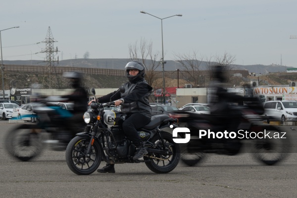 Motosikletçi qadınlar: Evelin Mustafa Abbasova və Natəvan Xanməmmədli