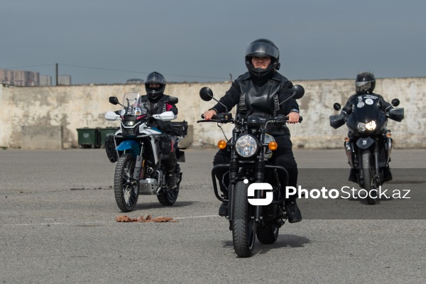 Motosikletçi qadınlar: Evelin Mustafa Abbasova və Natəvan Xanməmmədli