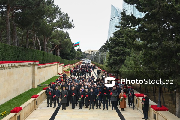 Xarici diplomatların Şəhidlər xiyabanını ziyarəti