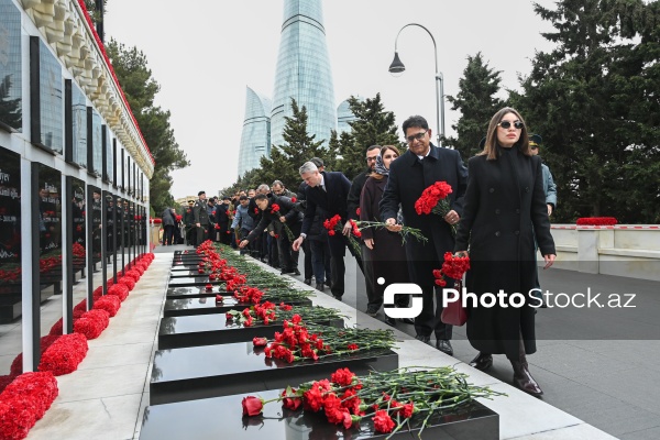 Xarici diplomatların Şəhidlər xiyabanını ziyarəti