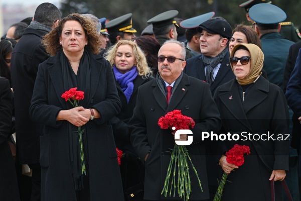 Xarici diplomatların Şəhidlər xiyabanını ziyarəti