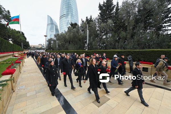 Xarici diplomatların Şəhidlər xiyabanını ziyarəti