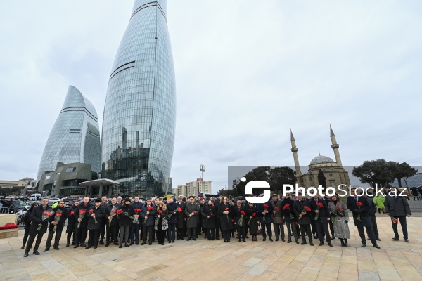 Xarici diplomatların Şəhidlər xiyabanını ziyarəti