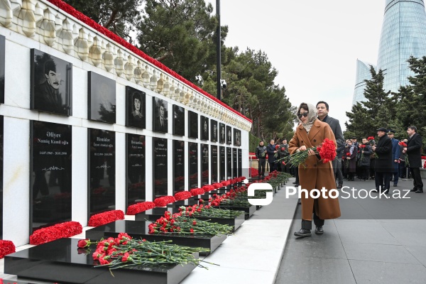 Xarici diplomatların Şəhidlər xiyabanını ziyarəti