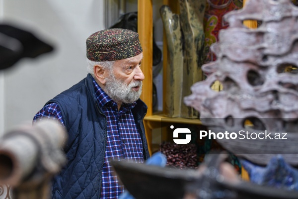 Azərbaycanın məşhur keramikaçısı, qrafika rəssamı və nəqqaşı Mir Teymur Məmmədov