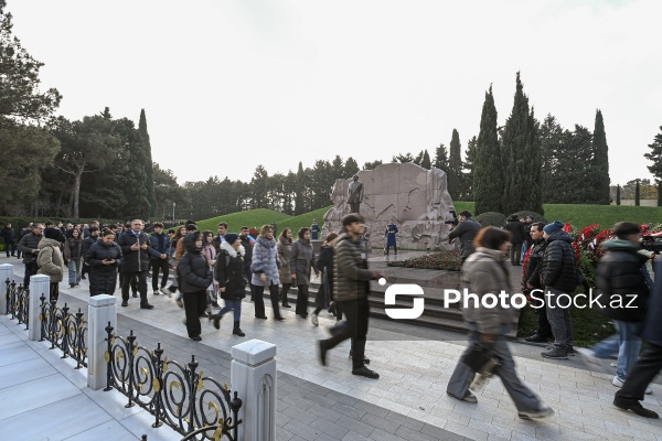 Azərbaycan xalqı Heydər Əliyevin xatirəsini yad edir