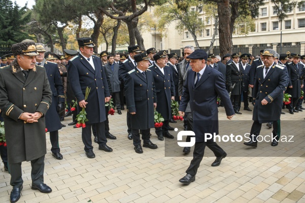 Azərbaycan xalqı Heydər Əliyevin xatirəsini yad edir