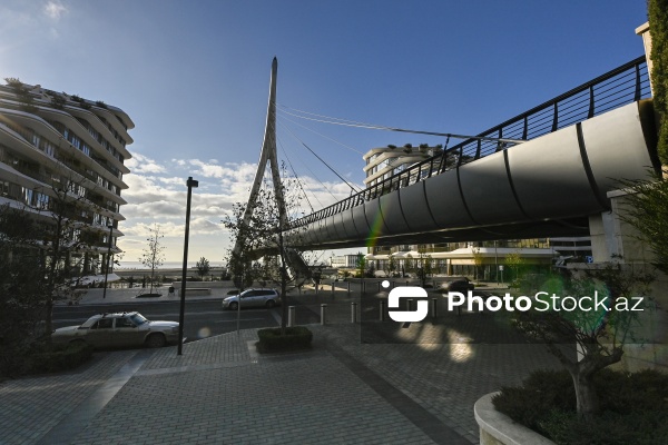 "Ağ Şəhər"də açılışı olan Zaman meydanı və piyada körpüsü