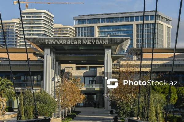 "Ağ Şəhər"də yerləşən Fəvvarələr meydanı