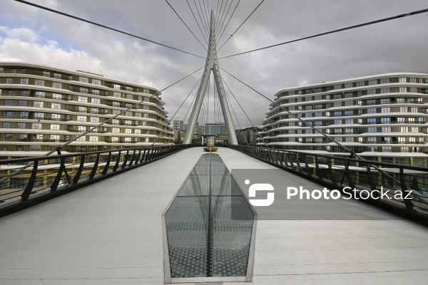 "Ağ Şəhər"də açılışı olan Zaman meydanı və piyada körpüsü