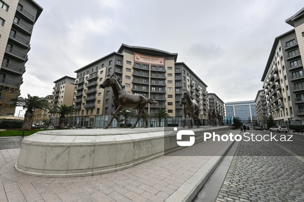 "Ağ Şəhər"də açılışı olan "Qarabağ atları" heykəltaraşlıq kompleksi