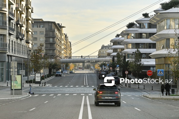 "Ağ Şəhər"də açılışı olan Zaman meydanı və piyada körpüsü
