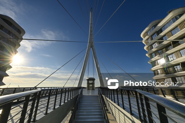 "Ağ Şəhər"də açılışı olan Zaman meydanı və piyada körpüsü