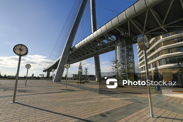 "Ağ Şəhər"də açılışı olan Zaman meydanı və piyada körpüsü