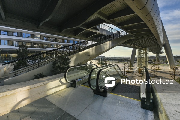 "Ağ Şəhər"də açılışı olan Zaman meydanı və piyada körpüsü