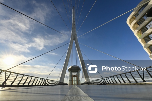 "Ağ Şəhər"də açılışı olan Zaman meydanı və piyada körpüsü