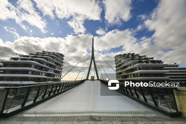 "Ağ Şəhər"də açılışı olan Zaman meydanı və piyada körpüsü