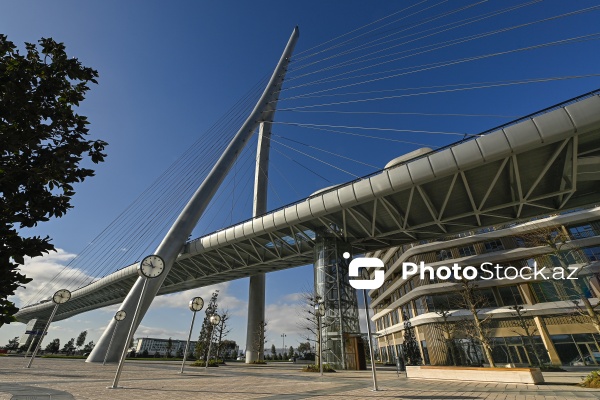 "Ağ Şəhər"də açılışı olan Zaman meydanı və piyada körpüsü