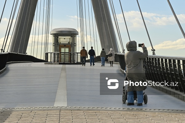 "Ağ Şəhər"də açılışı olan Zaman meydanı və piyada körpüsü