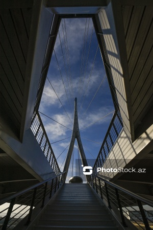 "Ağ Şəhər"də açılışı olan Zaman meydanı və piyada körpüsü