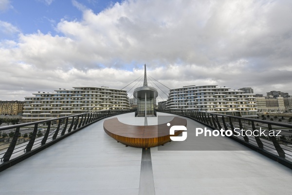 "Ağ Şəhər"də açılışı olan Zaman meydanı və piyada körpüsü