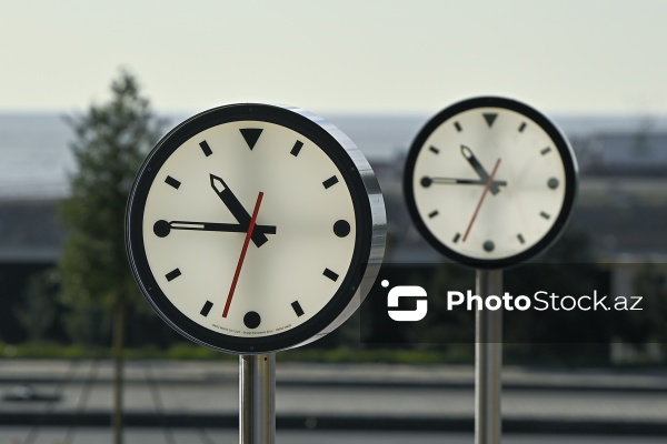 "Ağ Şəhər"də açılışı olan Zaman meydanı və piyada körpüsü