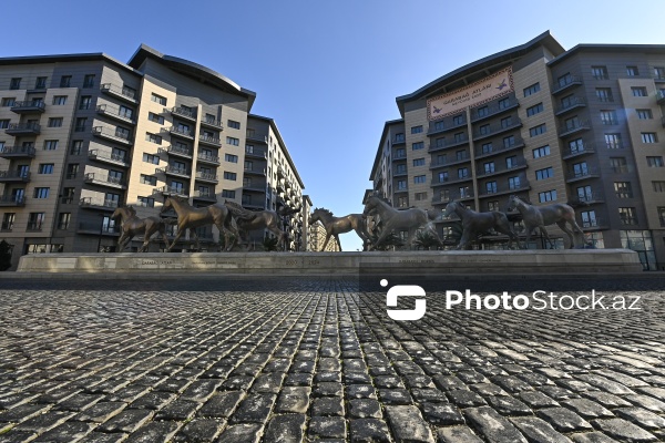 "Ağ Şəhər"də açılışı olan "Qarabağ atları" heykəltaraşlıq kompleksi