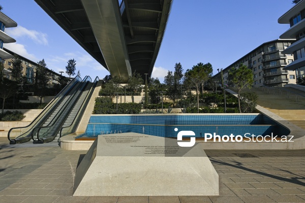 "Ağ Şəhər"də açılışı olan Zaman meydanı və piyada körpüsü