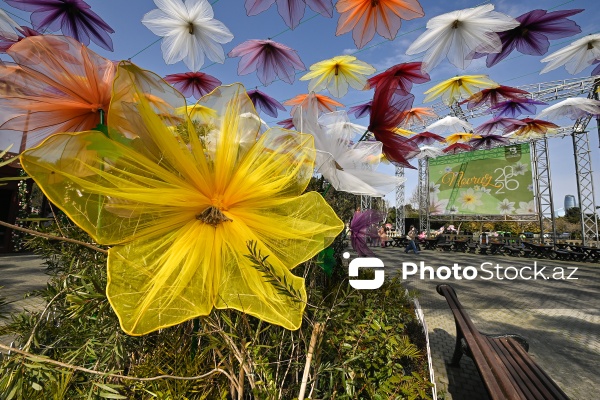 Bakı bulvarında Novruz bayramı münasibətilə hazırlanmış bayram guşəsi