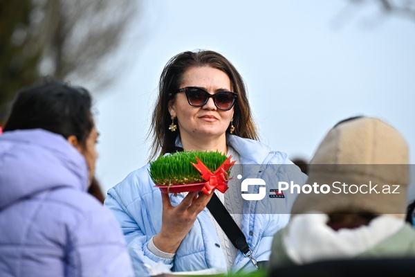 Bakı bulvarında Novruz bayramı münasibətilə hazırlanmış bayram guşəsi
