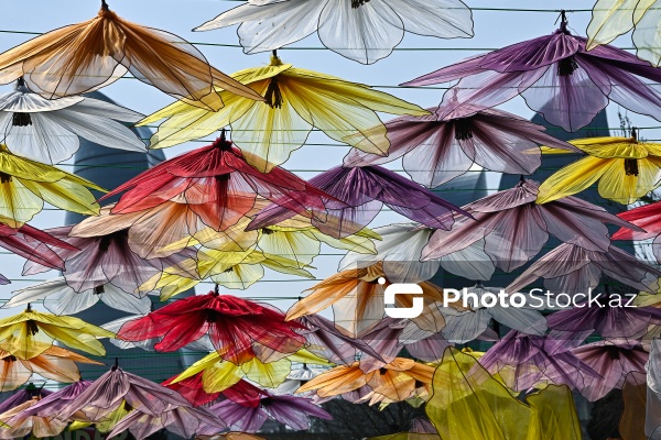 Bakı bulvarında Novruz bayramı münasibətilə hazırlanmış bayram guşəsi