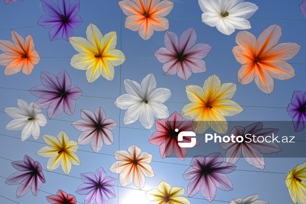 Bakı bulvarında Novruz bayramı münasibətilə hazırlanmış bayram guşəsi