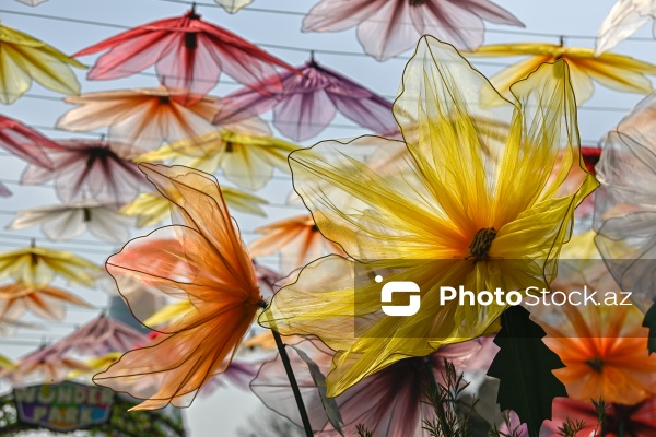 Bakı bulvarında Novruz bayramı münasibətilə hazırlanmış bayram guşəsi