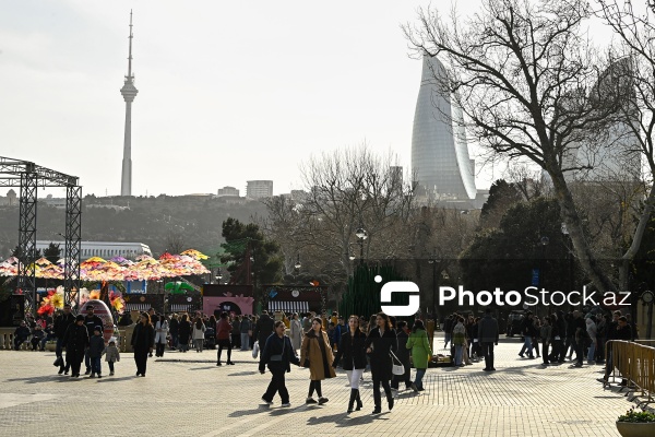 Bakı bulvarında Novruz bayramı münasibətilə hazırlanmış bayram guşəsi