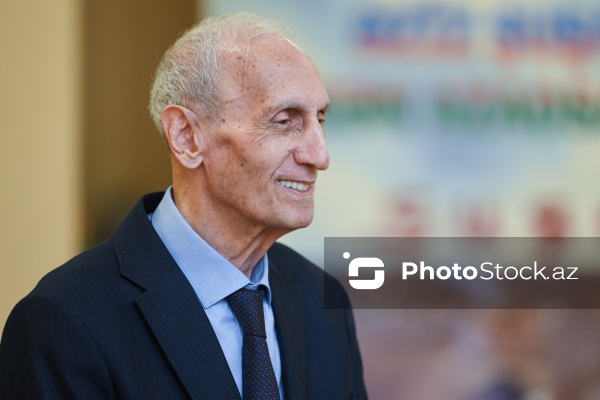 Bakı Dövlət Universitetinin Milli mətbuat tarixi kafedrasının müdiri, professor Cahangir Məmmədli