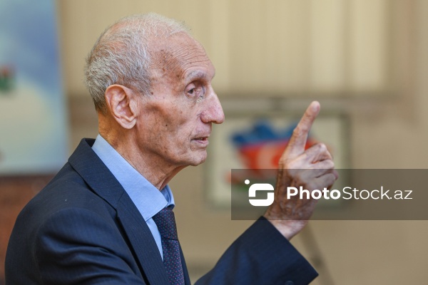 Bakı Dövlət Universitetinin Milli mətbuat tarixi kafedrasının müdiri, professor Cahangir Məmmədli