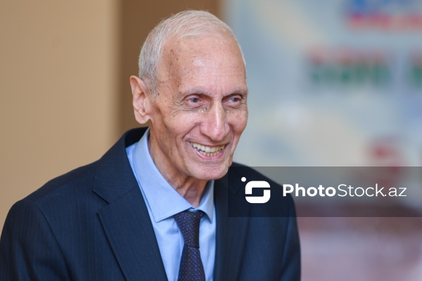 Bakı Dövlət Universitetinin Milli mətbuat tarixi kafedrasının müdiri, professor Cahangir Məmmədli