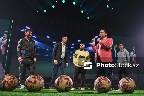 Əfsanəvi Lionel Messi və komanda yoldaşları Bakıda fanatları ilə görüşüblər