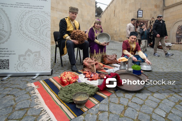 Paytaxt sakinləri Novruz bayramını qeyd edirlər