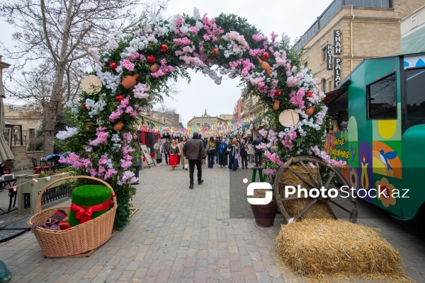 Paytaxt sakinləri Novruz bayramını qeyd edirlər