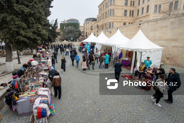 Paytaxt sakinləri Novruz bayramını qeyd edirlər
