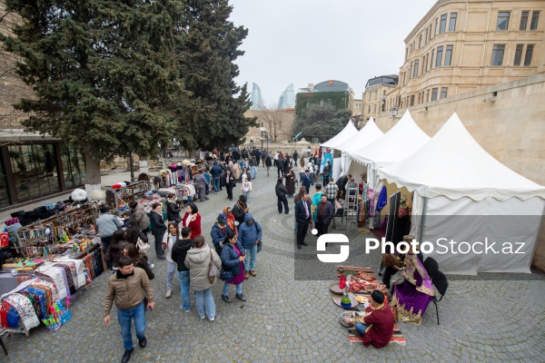 Paytaxt sakinləri Novruz bayramını qeyd edirlər