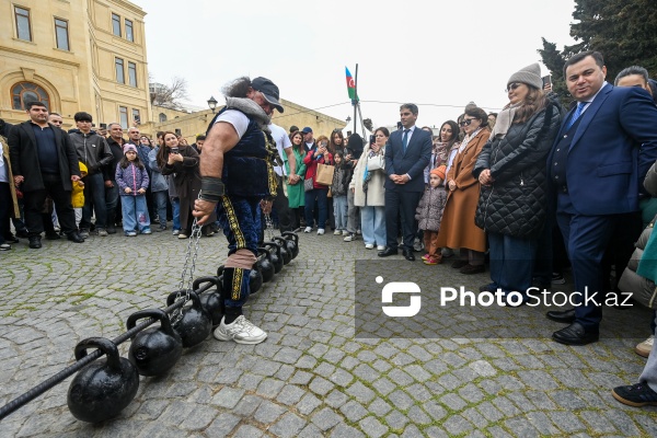 Paytaxt sakinləri Novruz bayramını qeyd edirlər