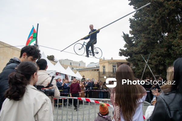 Paytaxt sakinləri Novruz bayramını qeyd edirlər