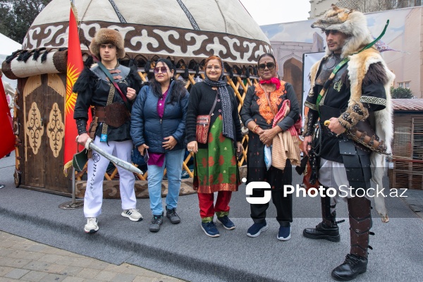 Paytaxt sakinləri Novruz bayramını qeyd edirlər