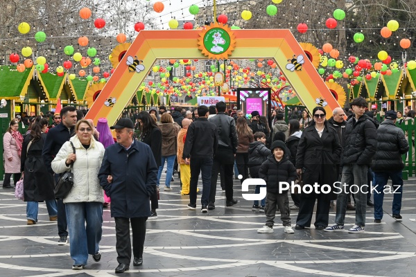 Paytaxt sakinləri Novruz bayramını qeyd edirlər