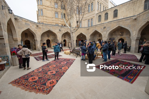 Paytaxt sakinləri Novruz bayramını qeyd edirlər