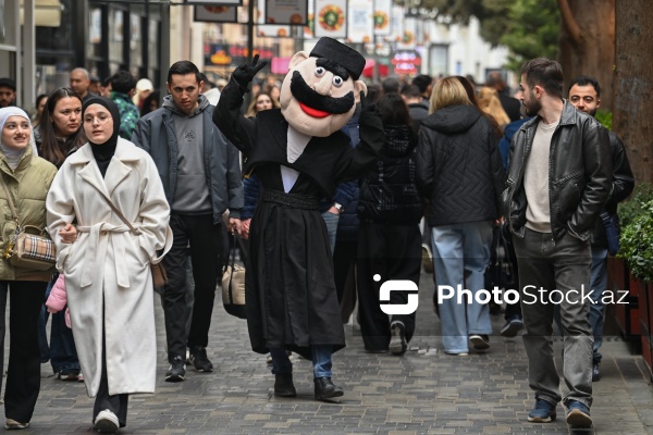 Paytaxt sakinləri Novruz bayramını qeyd edirlər